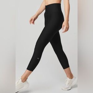 Alo Yoga Leggings High-Waist Airlift Capri